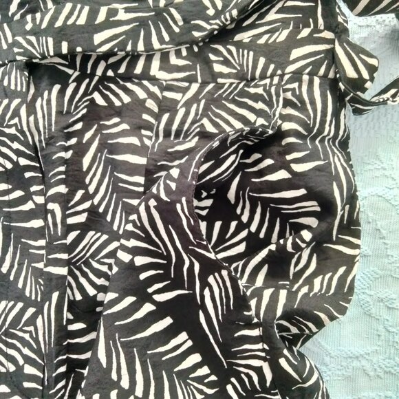 Ann Taylor LOFT Tropical Palm Print Wrap Romper Shorts Black White Sleeveless 6 - Picture 11 of 16